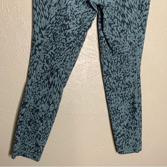 Athleta salutation stash pocket 7/8 tight printed green LT Tall - Picture 4 of 7